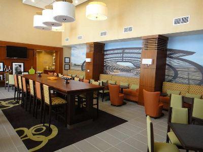Hampton & Riverside/corona East Hotel